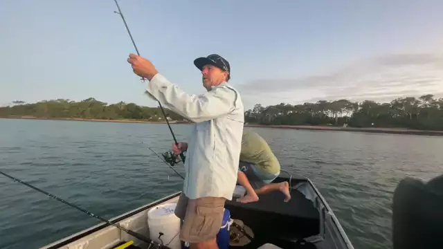 Fishing a secluded bay in Australia '' Catch highlight '' 2023-02-06 12:54:06