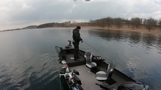 Pike fishing on ljung lake. Solid 5.kg pike @ 15.40 sec