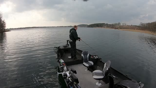 Pike fishing on ljung lake. 8 fish total. Conny gör besök!